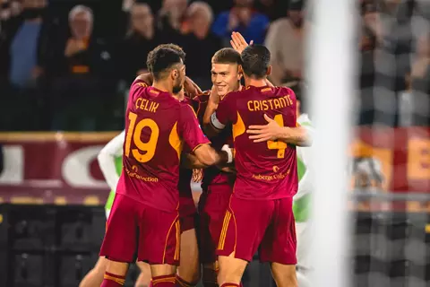  روما يشعل صدارة الدوري الإيطالي بفوز مثير على بارما